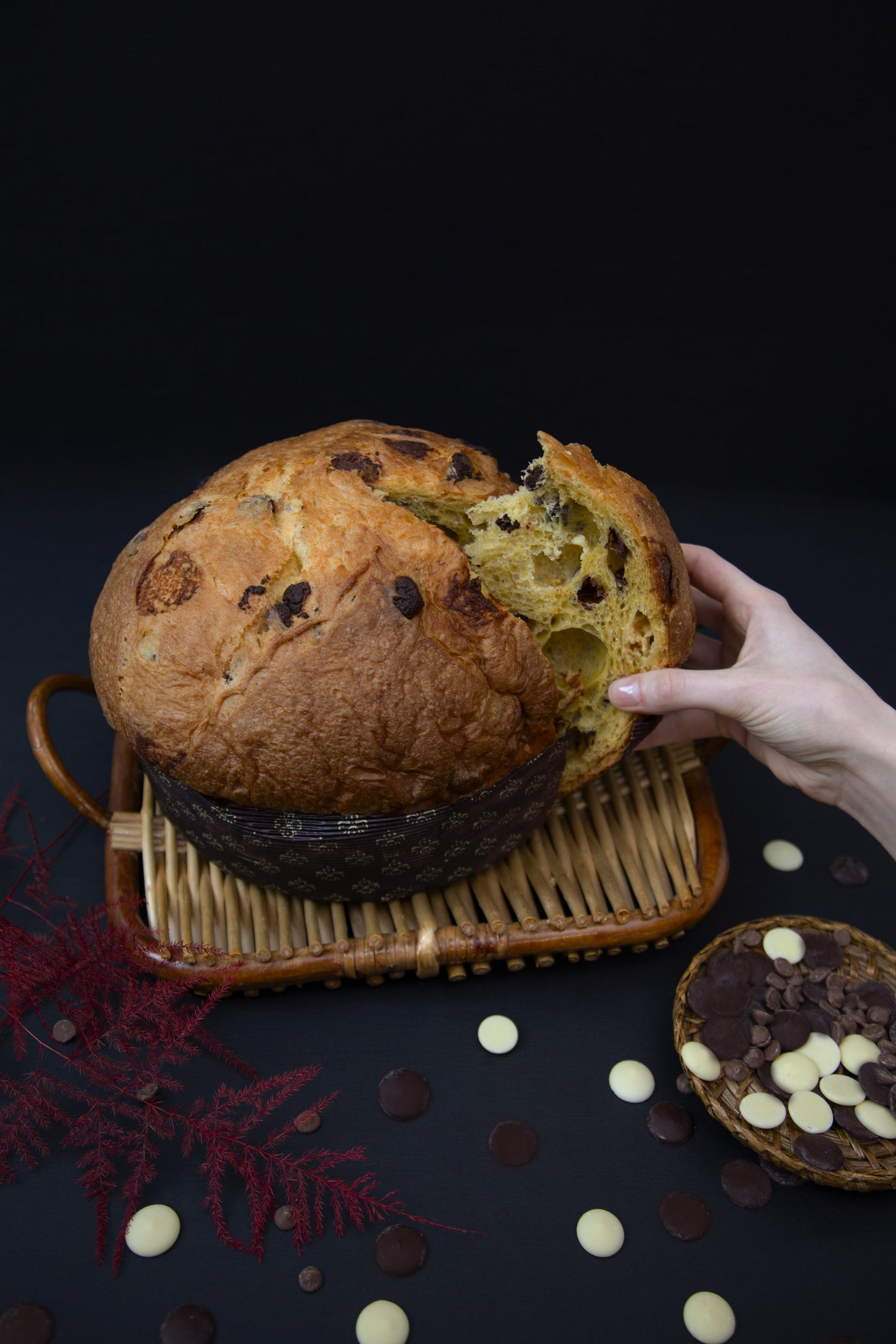 panettone tre cioccolati natalizio mano