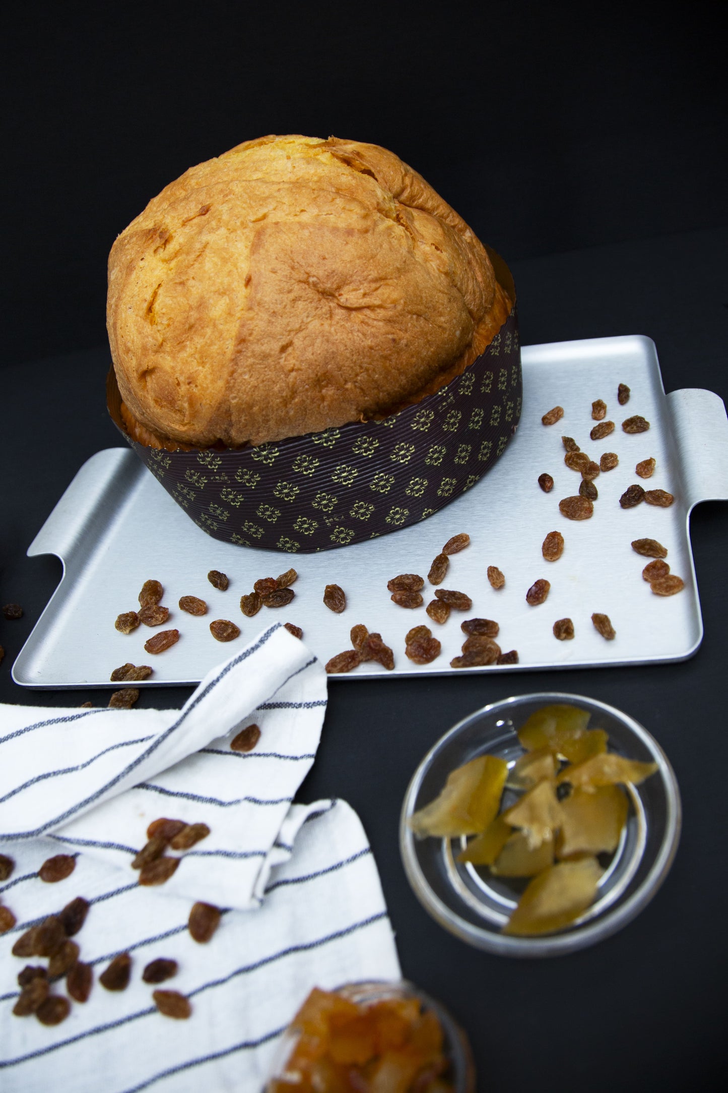 panettone classico con canditi e uvetta dettaglio